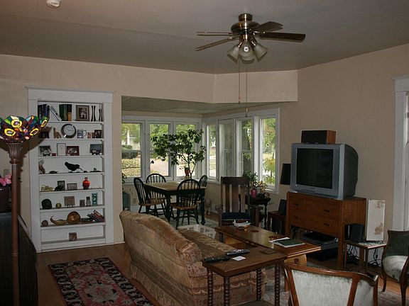 3rd image of 1532 Robinson Rd SE