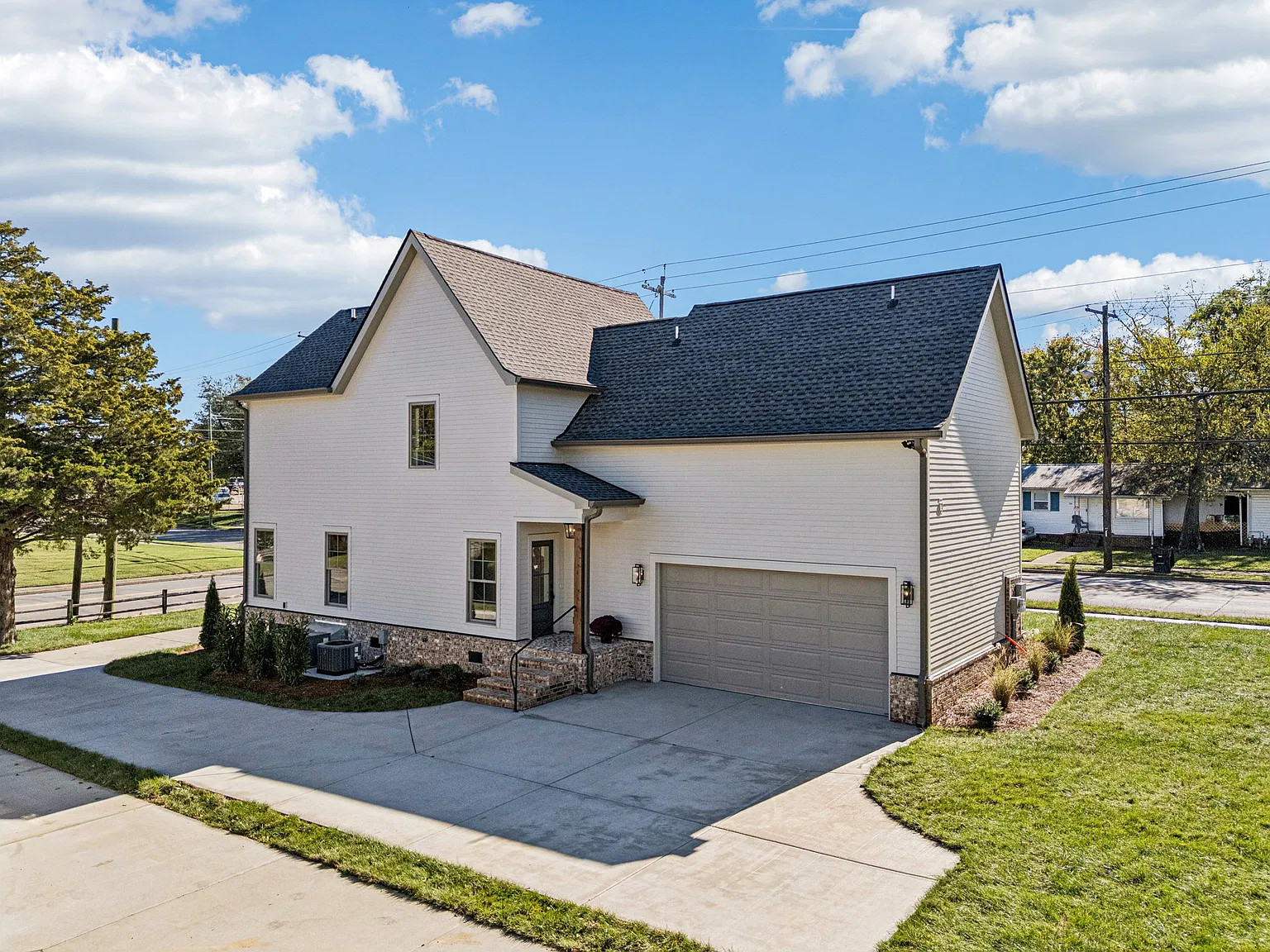 3 bed, 2.5 bath, 2004 sqft, $3,200 — Photo 2