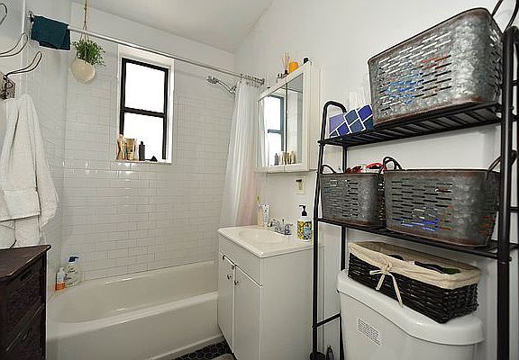5th image of 2590 35th St APT 2B