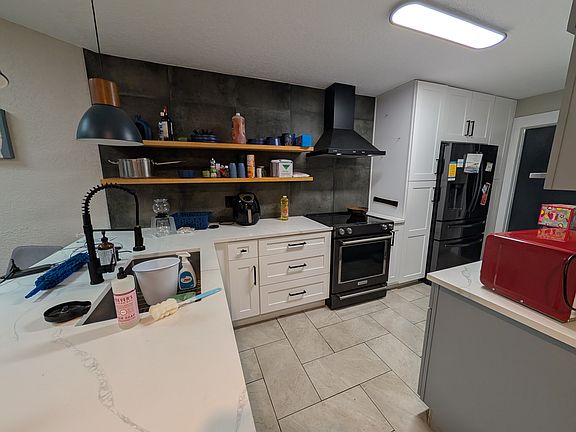 2nd image of 267 Hill St