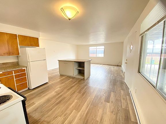 5th image of 1023 & 1025 E Coeur D Alene Ave #7