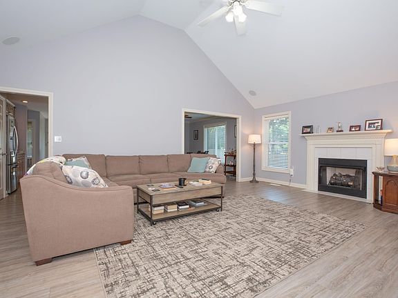 2nd image of 2929 Longiron Dr