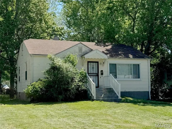 6360 Fay Dr, Saint Louis, MO 63134