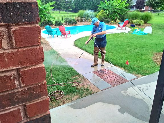 Concrete patio & walkway