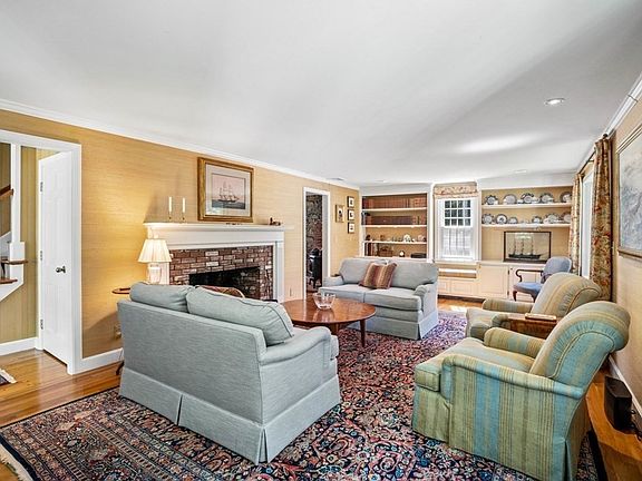 2nd image of 226 Evergreen St