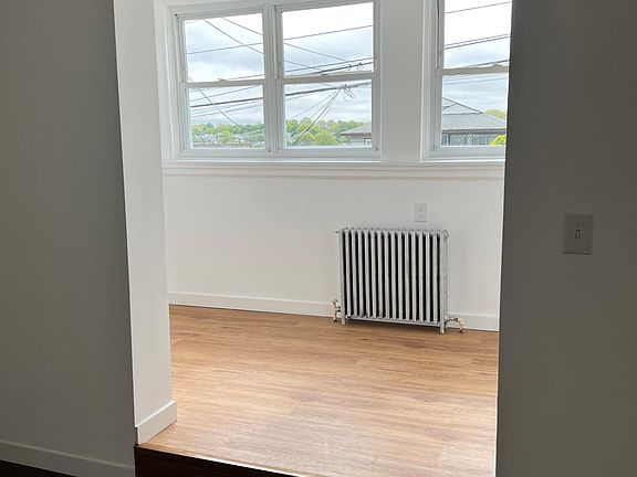 2nd image of 127 Vineyard Ave #1