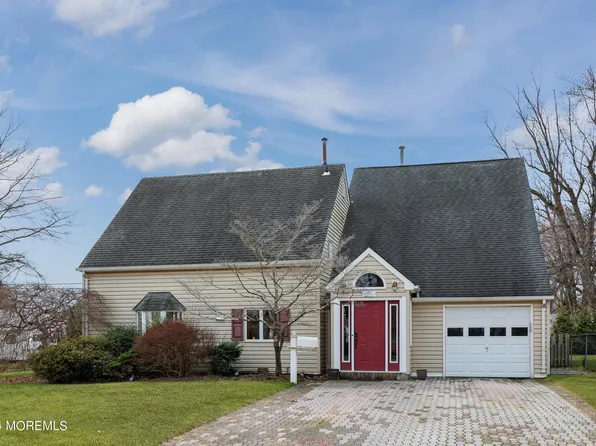 34 Lakeside Drive, Matawan, NJ 07747