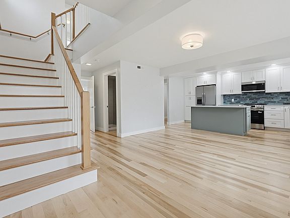 5th image of 33 Jefferson Ave