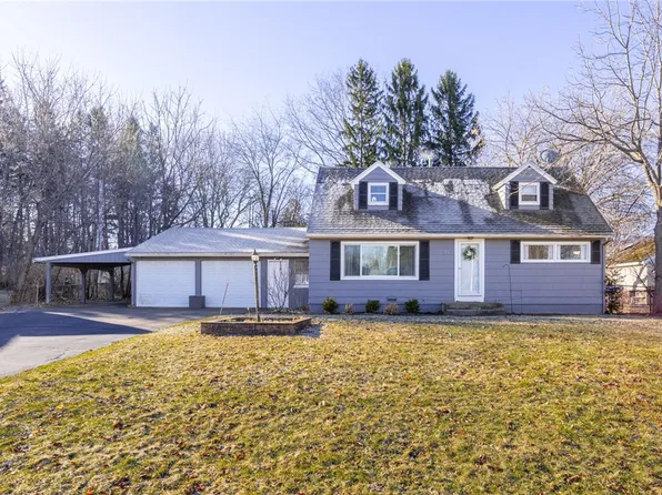 39 Sunnyside Ln, North Chili, NY 14514