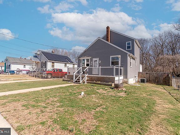 5th image of 611 N Stuart St