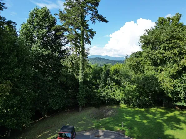 11 Bent Grass Cir, Hayesville, NC 28904