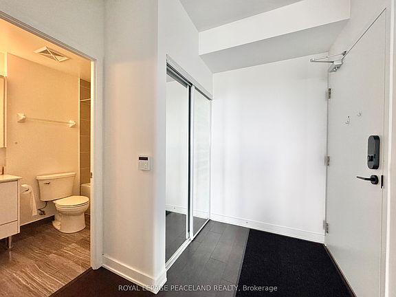 4th image of 105 Oneida Cres #2806