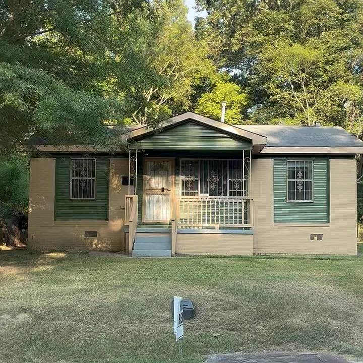 3853 Warner Ave
