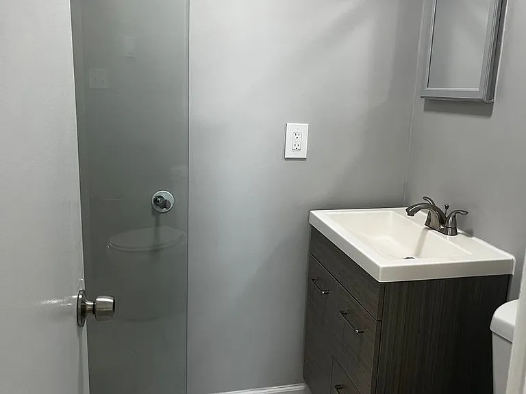 21 Davis Ave — Photo 12