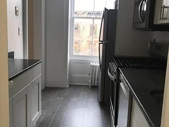 4th image of 124 Amity St APT 3