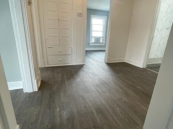 4th image of 27 S Philadelphia St #27