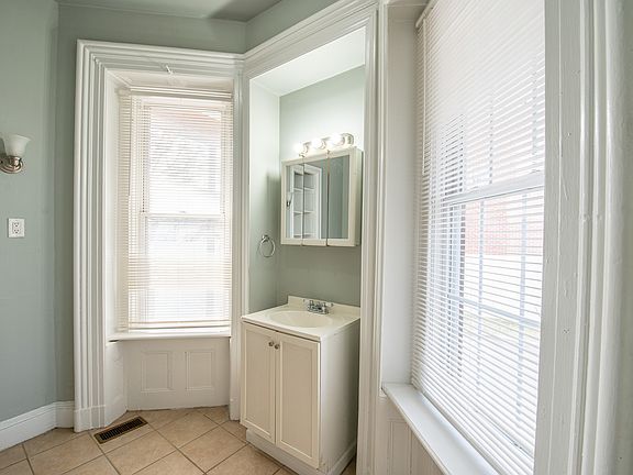 3rd image of 44 Park St #1