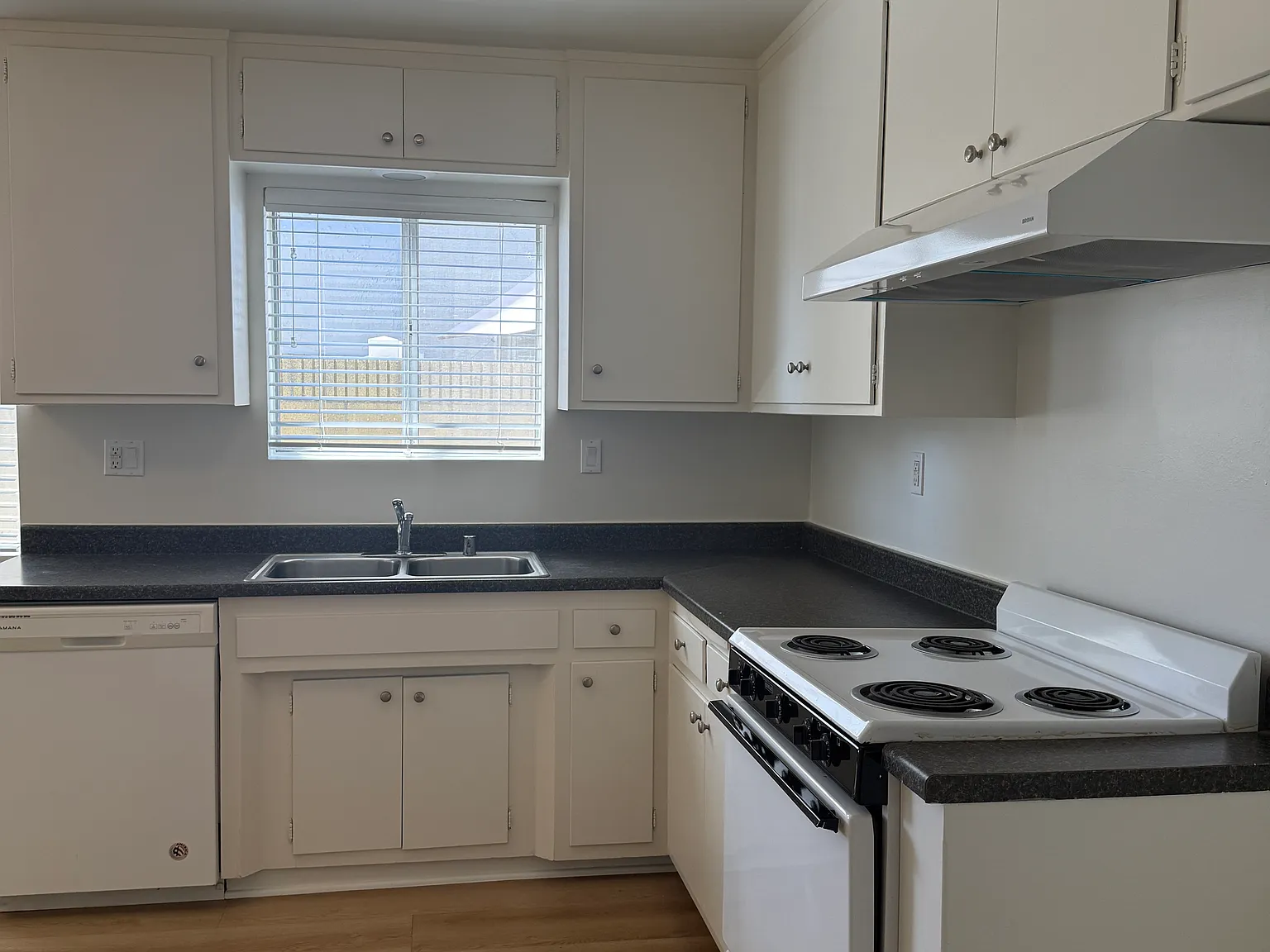2 bed, 800 sqft, $2,650 — Photo 2