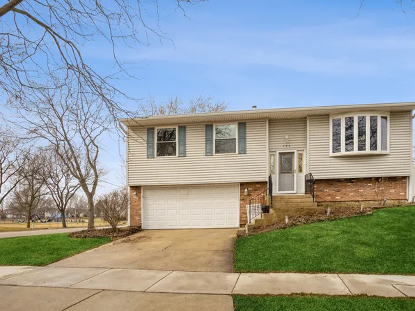 164 S Garden Ave, Roselle, IL 60172