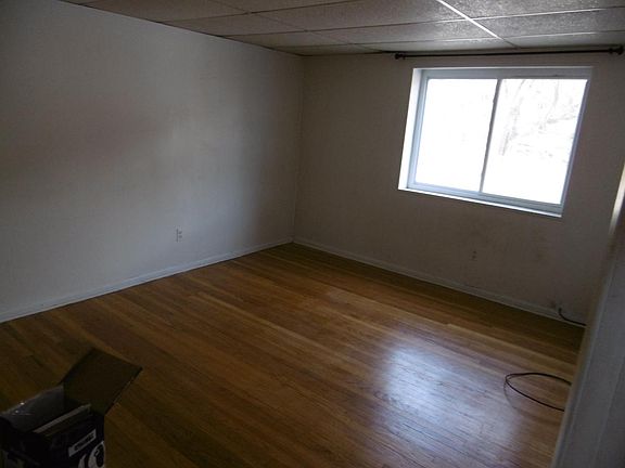 3rd image of 276 Greenough St Floor 2