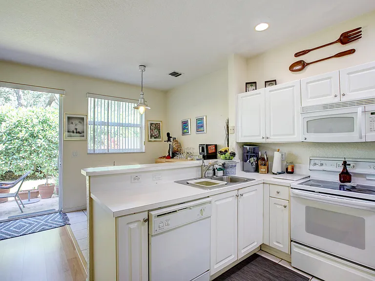 11705 NW 47th Dr — Photo 10