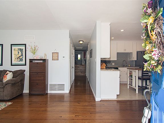 2nd image of 542 1st Ave