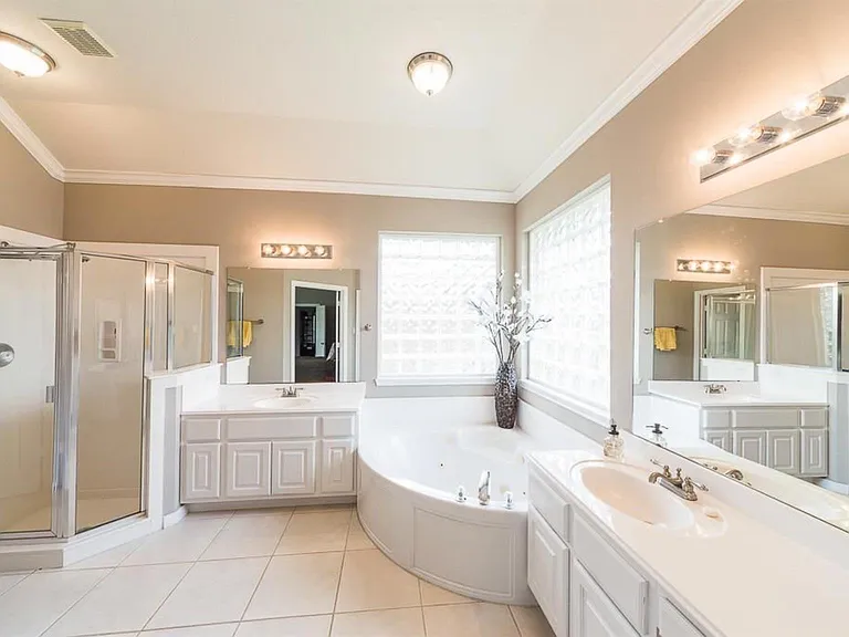24023 Northshire Ln — Photo 17