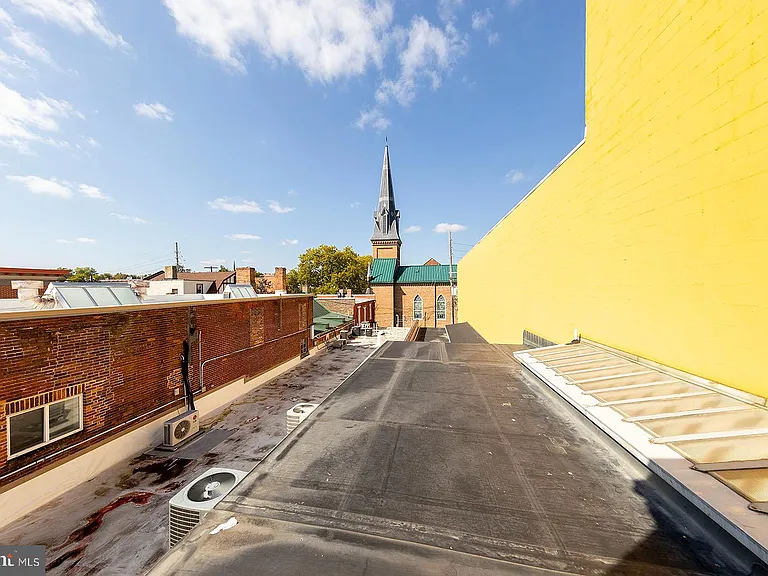7 N Loudoun St #1/2 — Photo 38