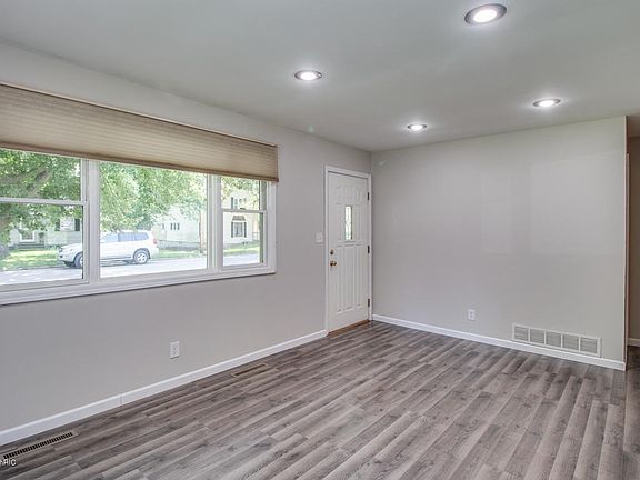 4th image of 129 Lacey Ave