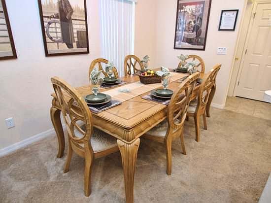 HG4P16606-Dining-Area