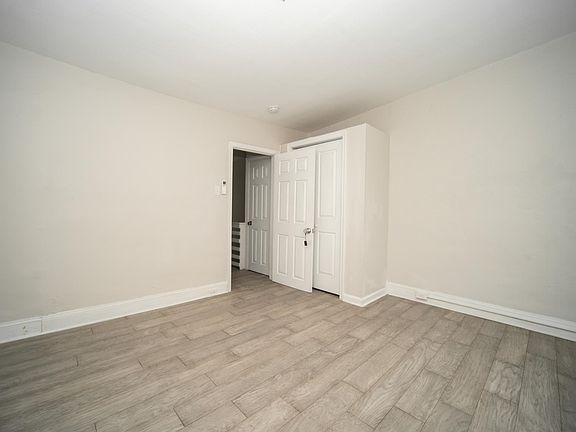 3rd image of 1221 W Somerset St #1