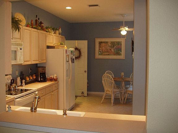 EAT-IN-KITCHEN