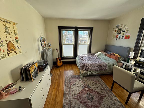 2nd image of 211 Holland St #3