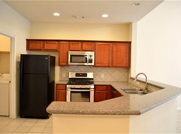 Silestone counters. Great appliances!