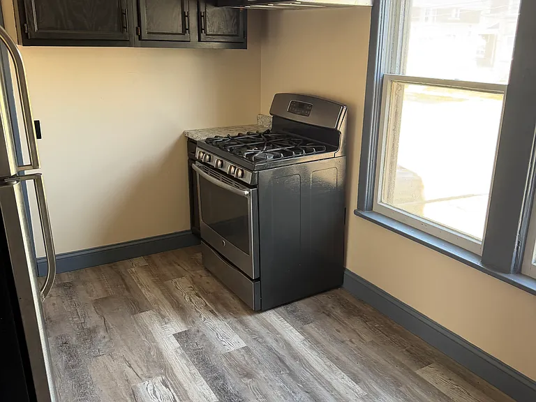 302 Cory Ave #2 — Photo 9