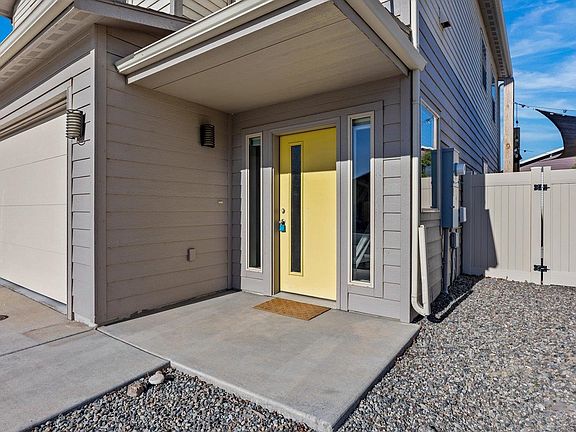 5th image of 389 Blue River Dr