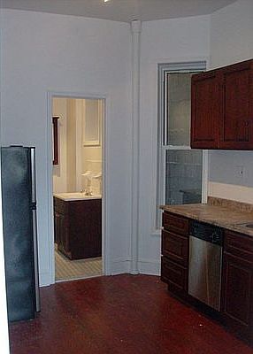 4th image of 732 Washington Ave APT 1C