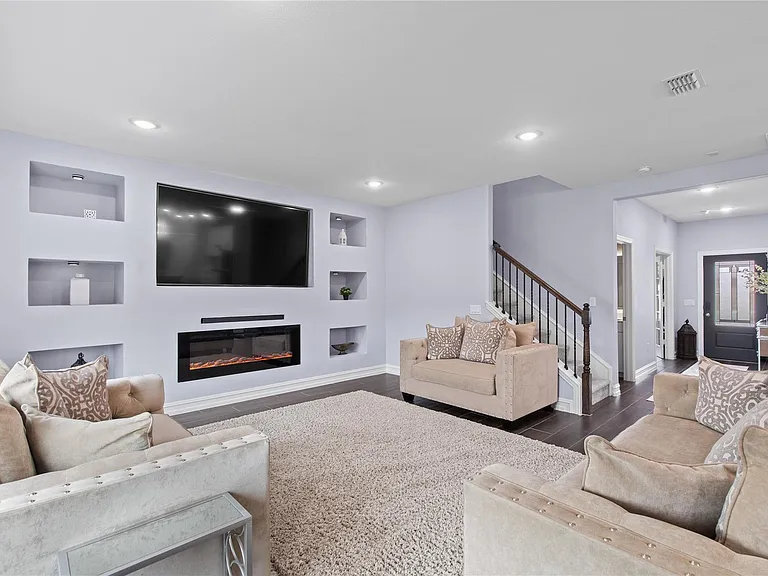 913 Adelyn St — Photo 6