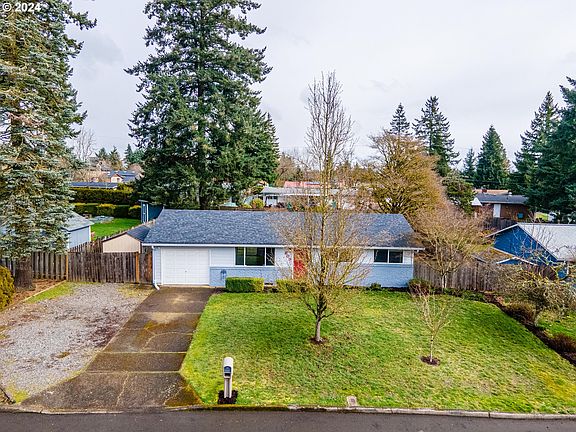 3rd image of 809 SE 104th Ave
