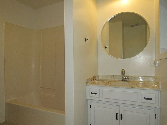 Main floor full bath
