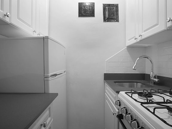 4th image of 253 W 72nd St APT 711