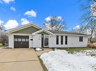 1831 Warwick Ln, Schaumburg, IL 60193