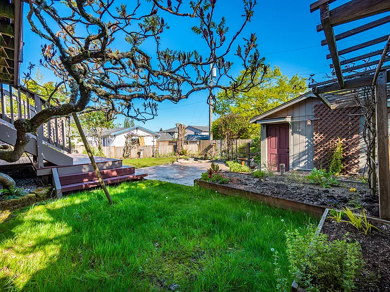 5709 N 48th St — Photo 32
