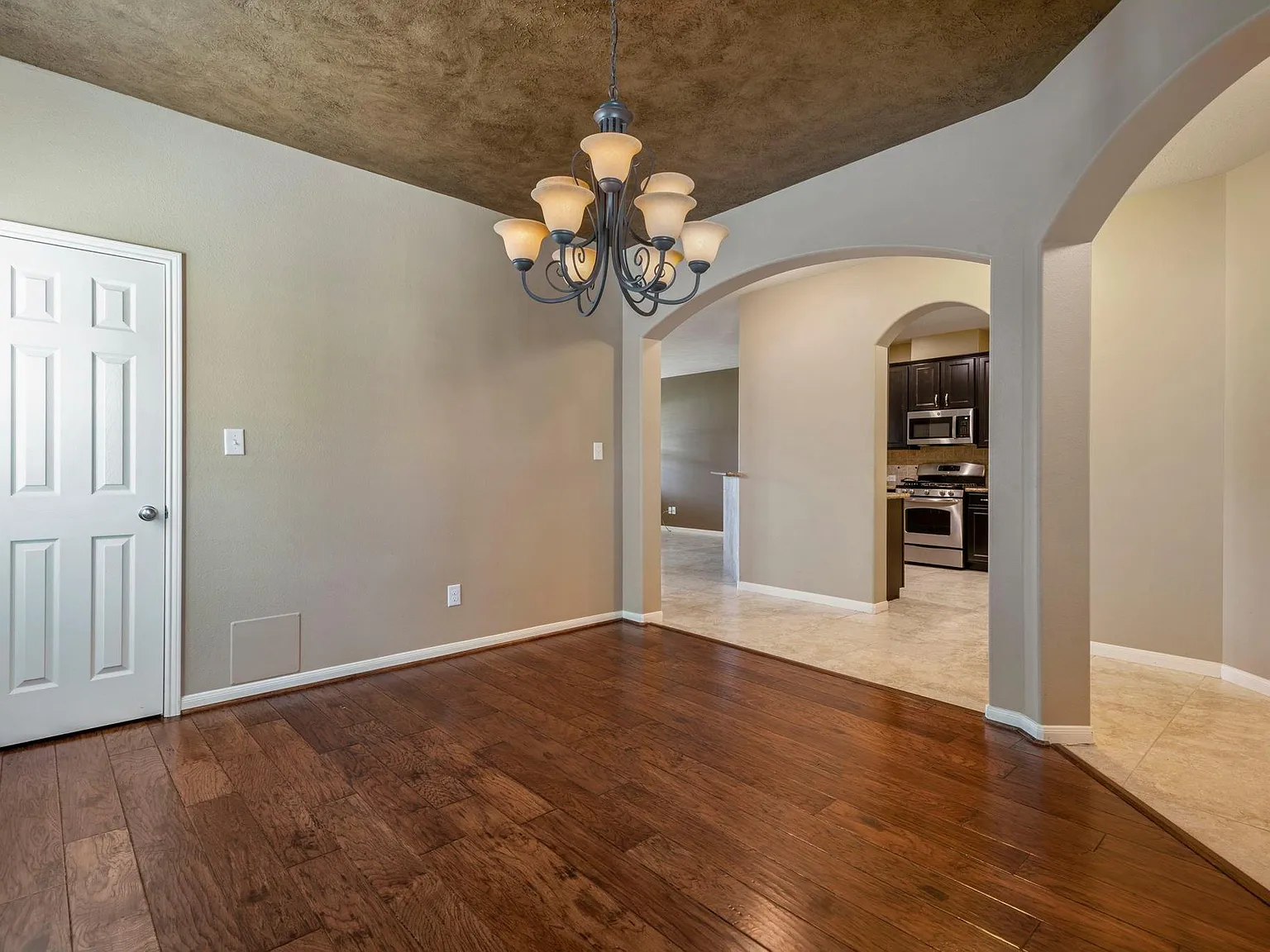 4 bed, 3.0 bath, 2160 sqft, $2,750 — Photo 4
