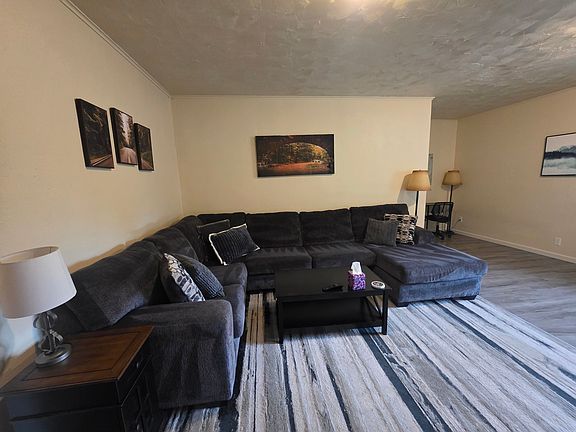 3rd image of 76469 Pine St #1