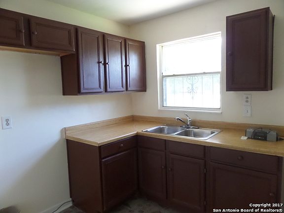 5th image of 324 Charcliff Dr