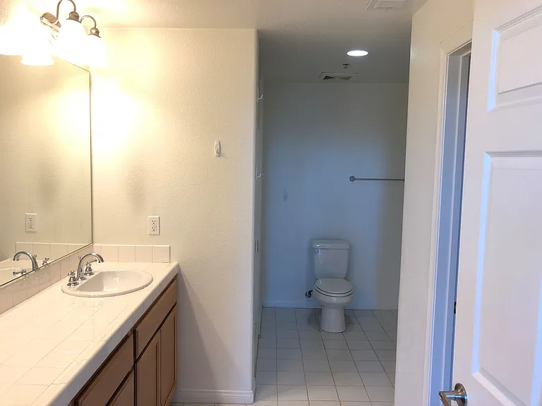 Glenoaks Villas — Photo 44