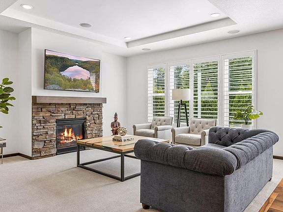 5th image of 5 Deerwood Ln N