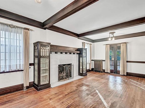 2nd image of 733 Harvard Ave