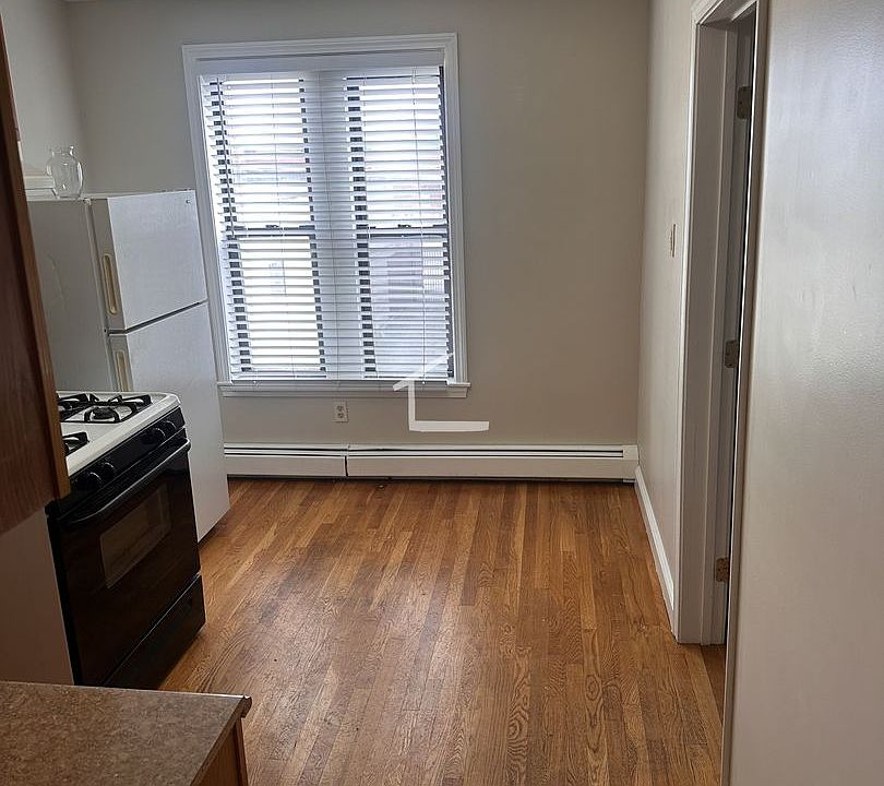 1st image of 32 Chesterton St #2